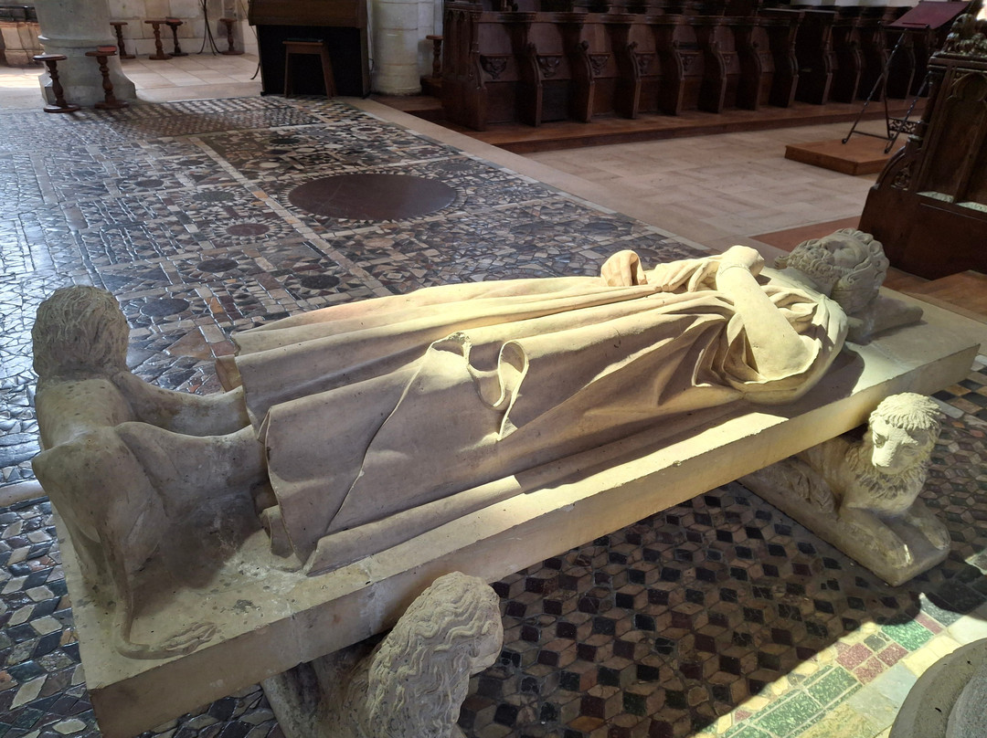 Abbaye de Fleury-Saint-Benoit-sur-Loire必去景点