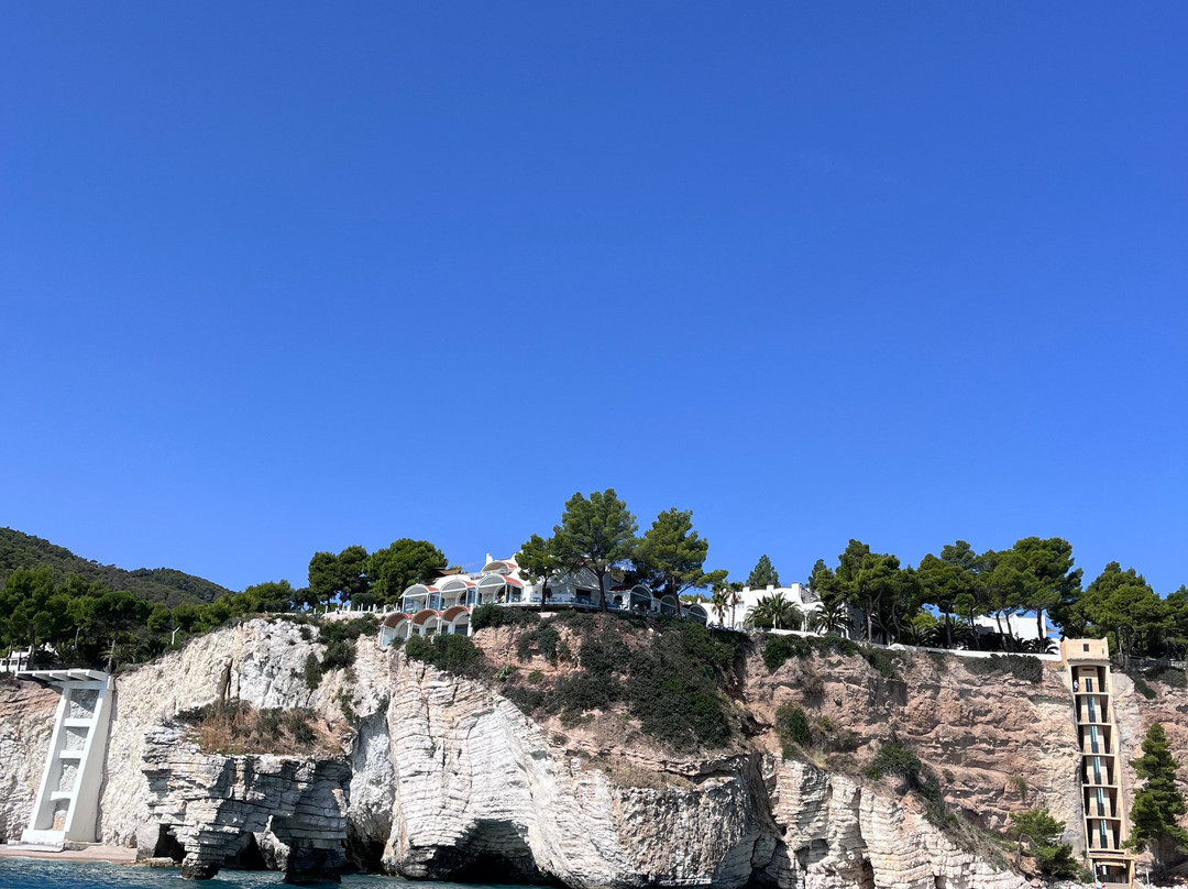 Costante Nicola Agenzia Tour Delle Grotte-佩斯基奇必去景点