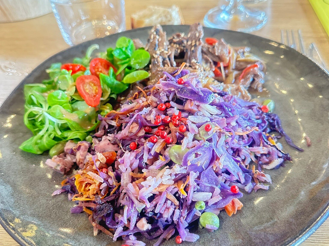 Mathurin Sert À Boire Et À Manger