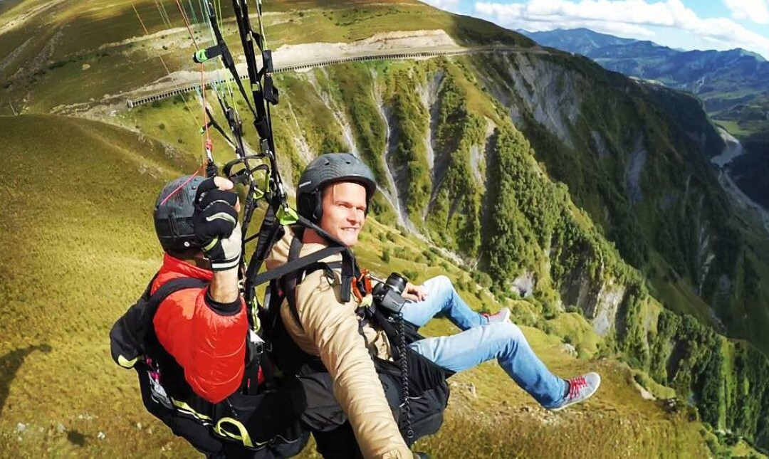 Paragliding in Gudauri-古道里必去景点