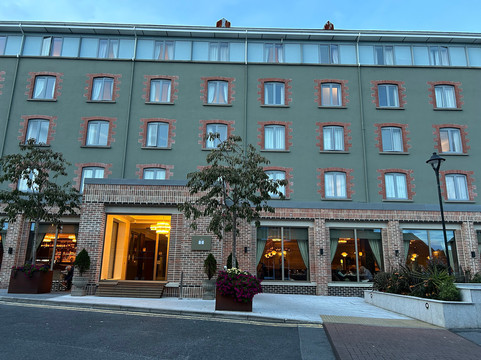 克利夫登站酒店