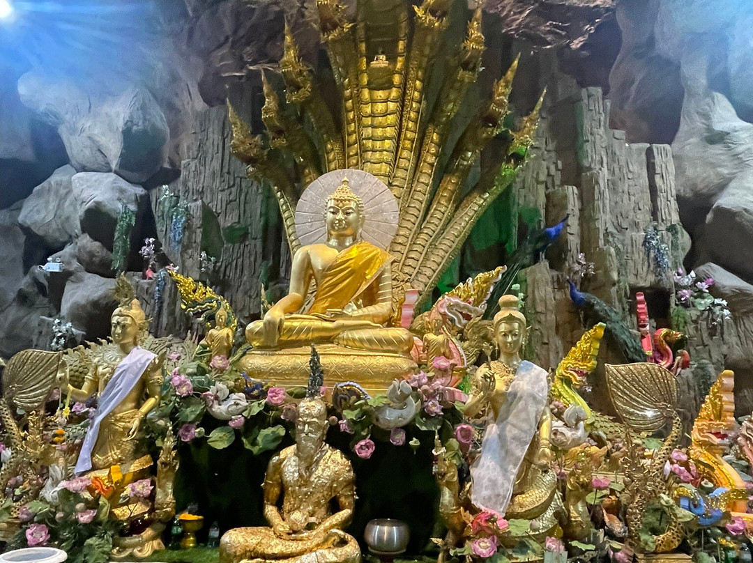 Wat Maneewong-坤西育必去景点