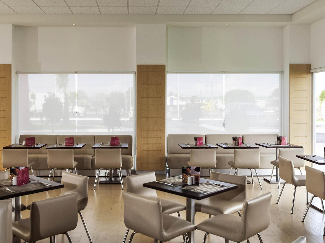 宜必思圣路易斯波托西酒店主图