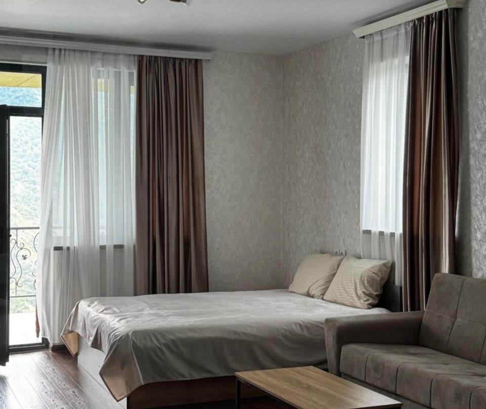 Crest hotel