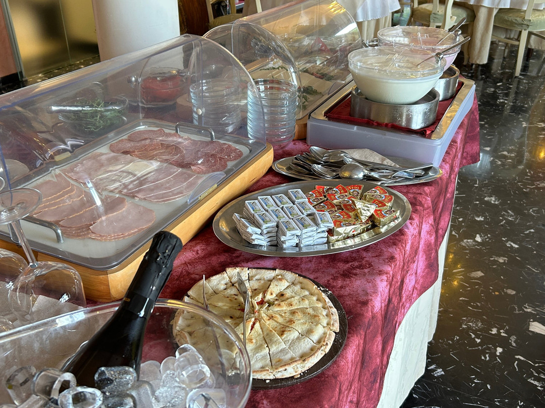 维多利亚宫酒店主图