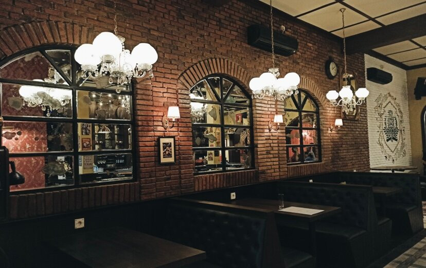 Hensman Grill And Bar