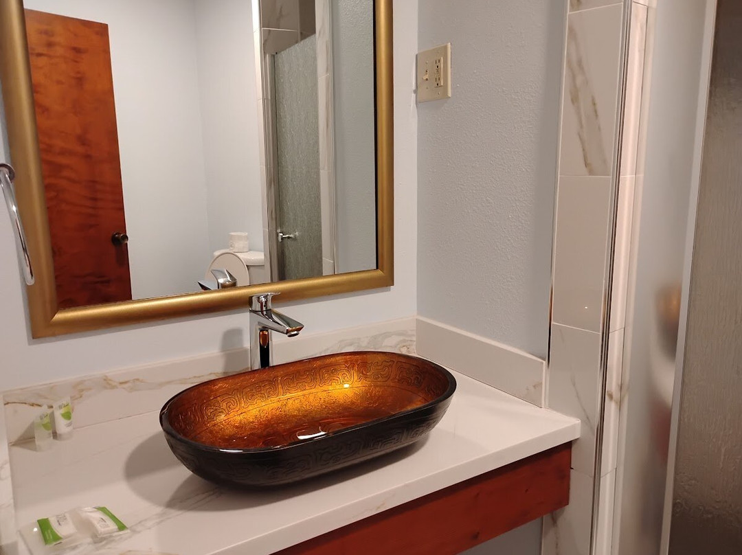 Curly Redwood Lodge主图