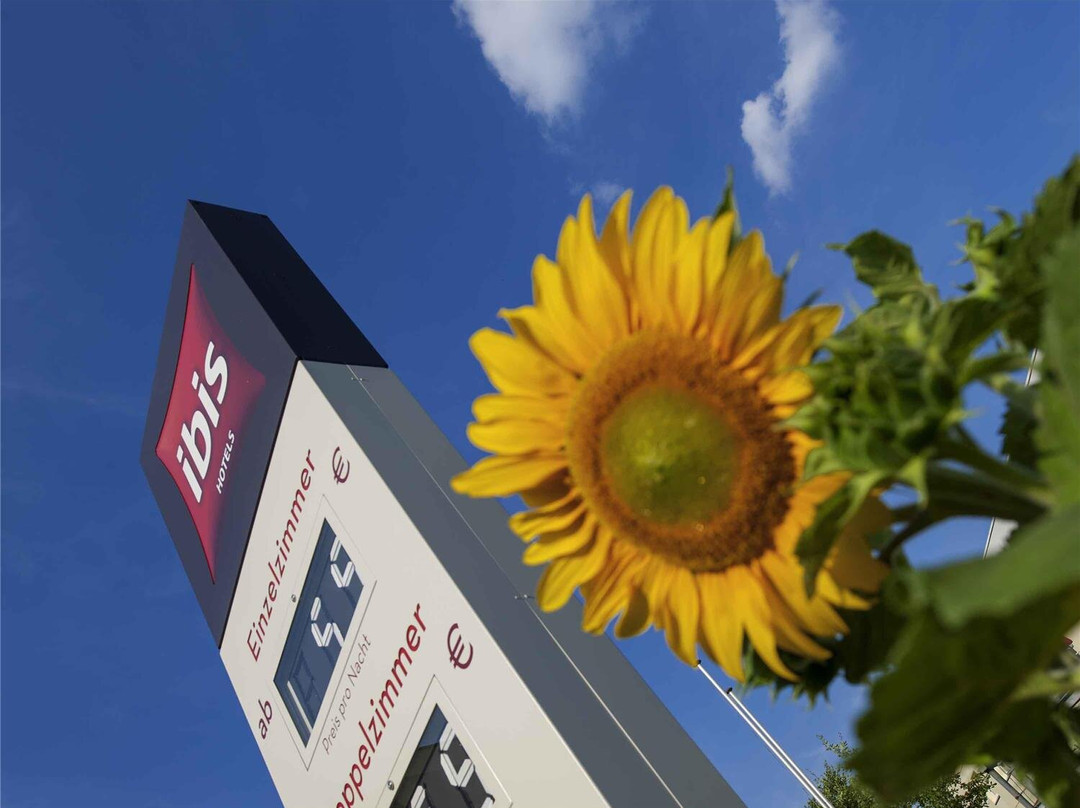 宜必思柏林德莱林登酒店主图