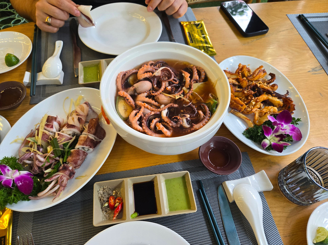 Nhà Hàng Hải Sản Đại Dương Vàng 9999