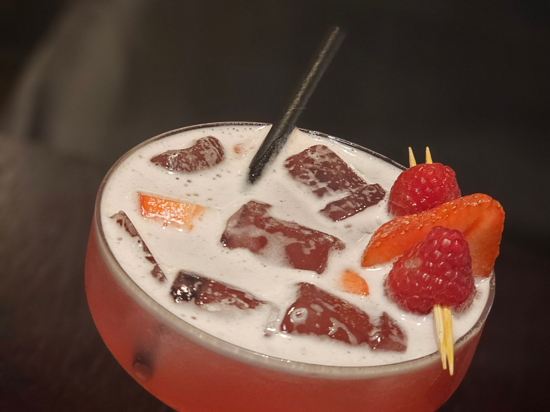 The Tudor Hotel Airdrie主图