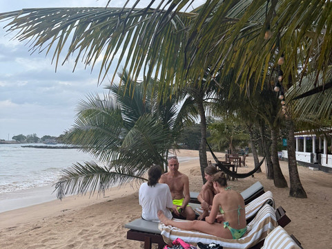 Serenity Beach Cabanas主图