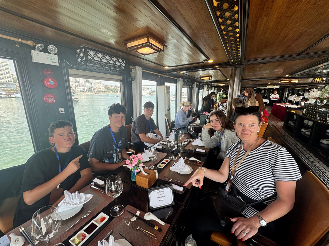 Victory Star Cruise-下龙湾必去景点