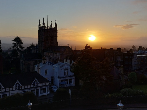 快乐山酒店主图