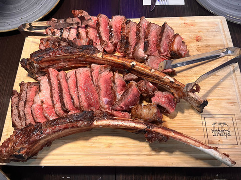 华沙餐馆和美食-Prime Cut & Cigar Room