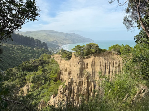 Cathedral Cliffs主图