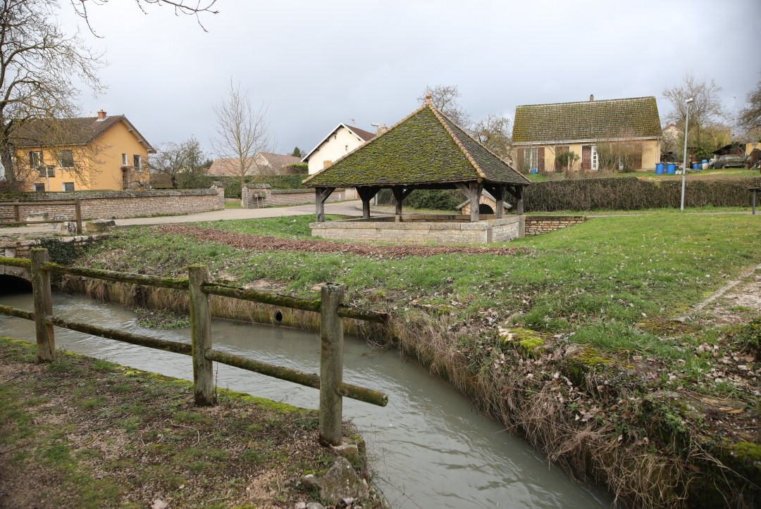 La source et le lavoir de Perrey-Crissey必去景点