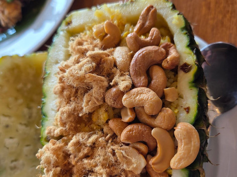 班蓬佩特酒店主图