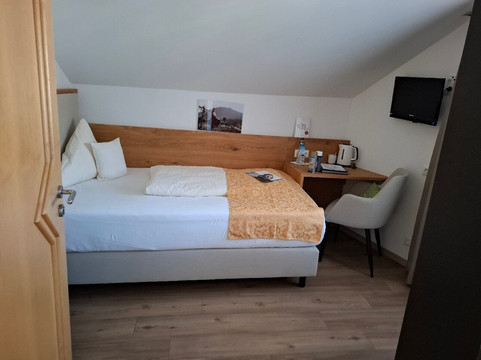 罗瑟威尔特酒店主图