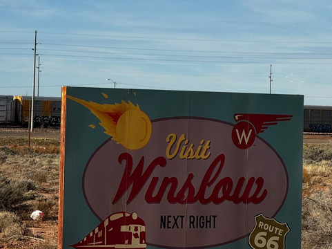 Standin' On The Corner-温斯洛必去景点