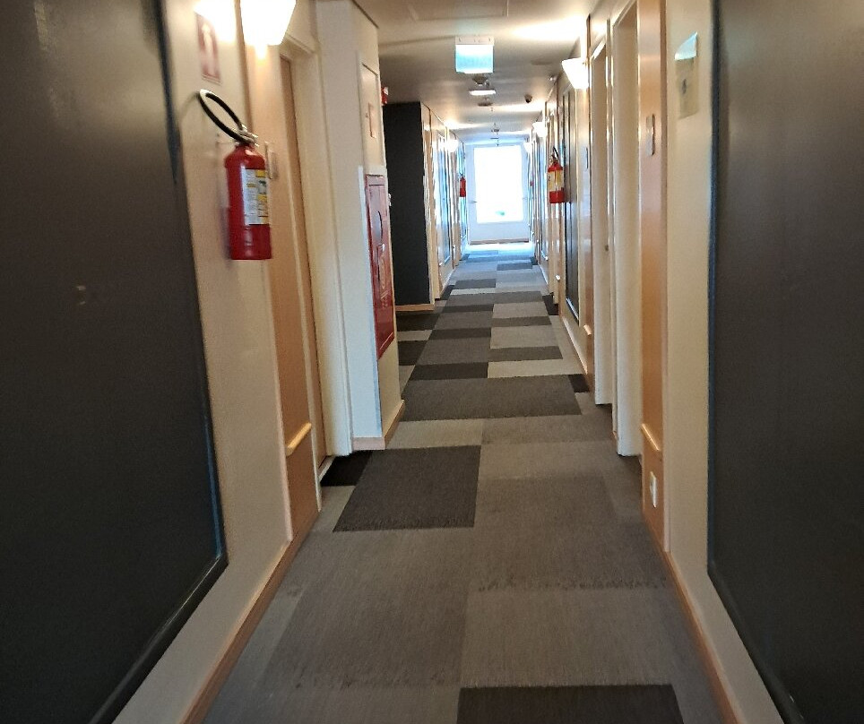 宜必思蒙蒂斯克拉鲁斯购物中心酒店主图