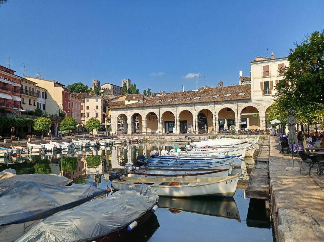 Palazzo Todeschini-代森扎诺-德尔加达必去景点