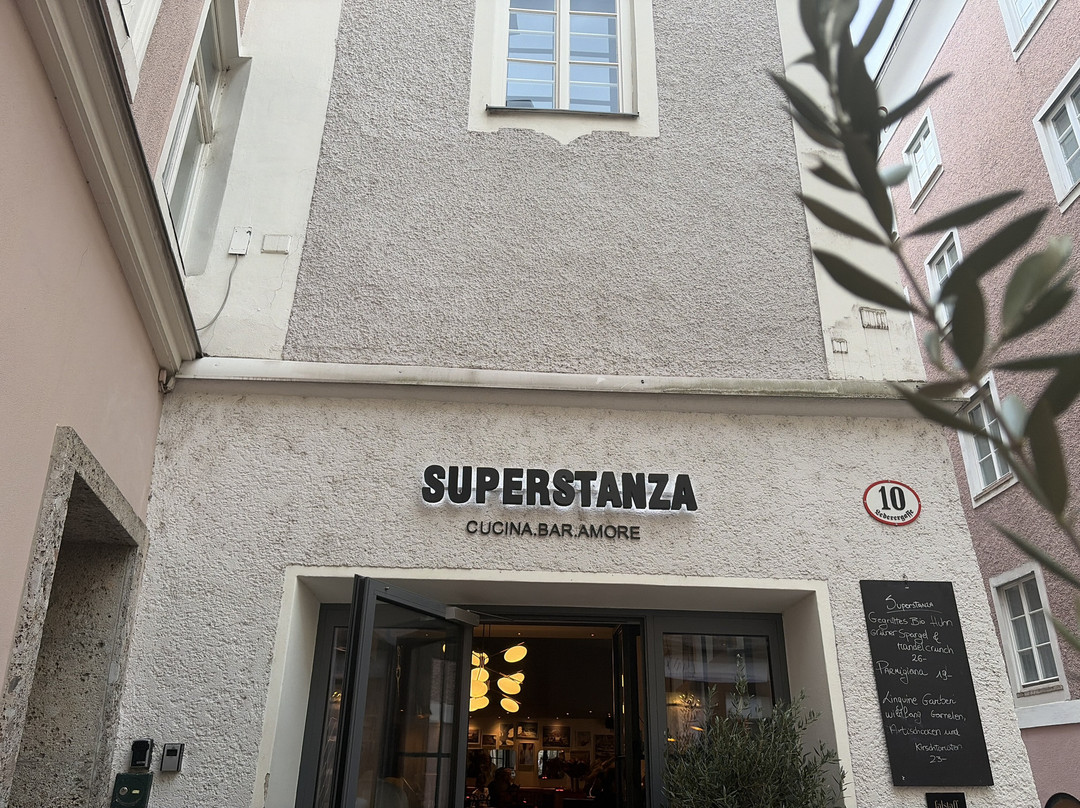 Superstanza