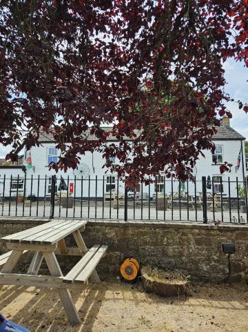 The Coach and Horses Llangynidr-旅行者