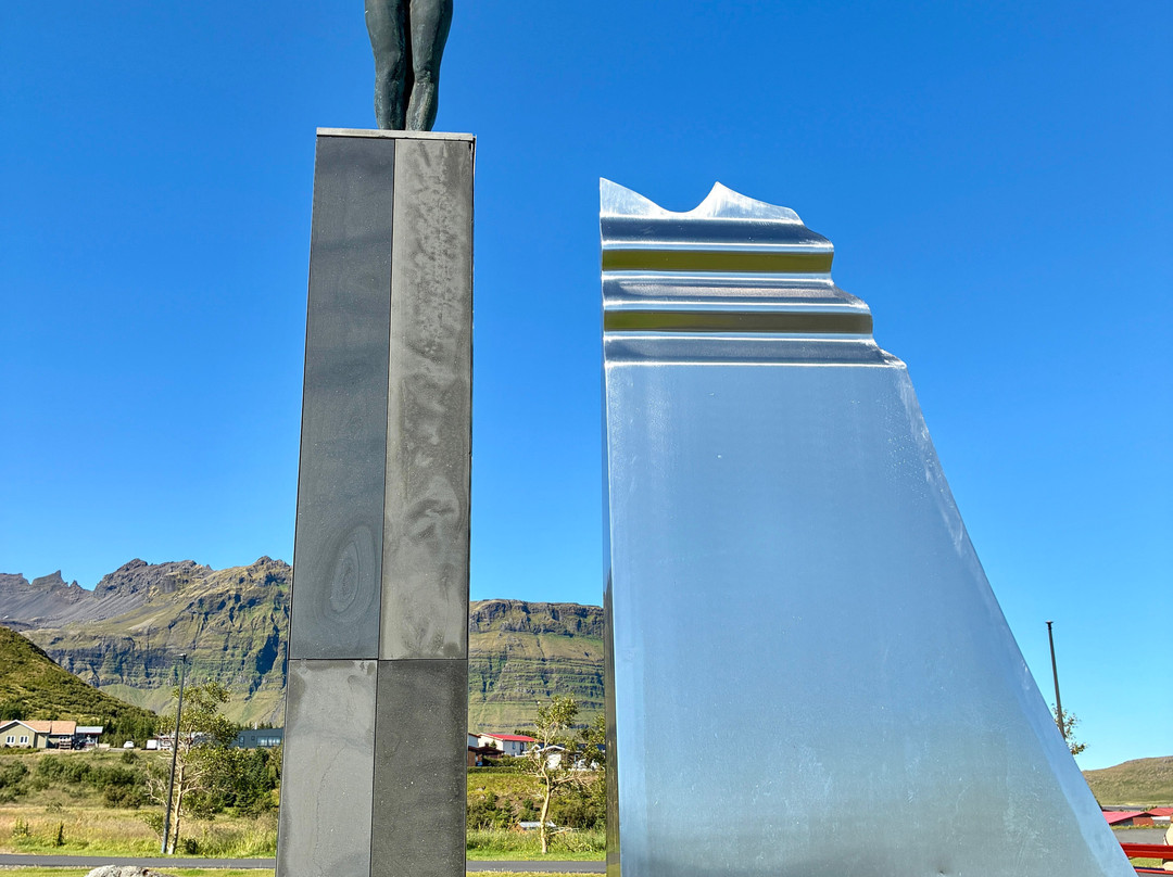 Statue “Sýn" by Steinunn Þórarinsdóttir-格伦达菲厄泽必去景点