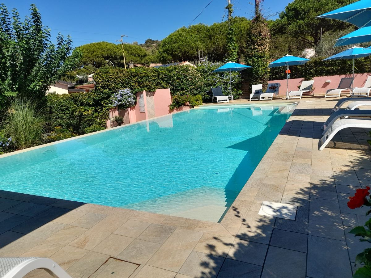 Elbaloves Appartaments Villa-旅行者
