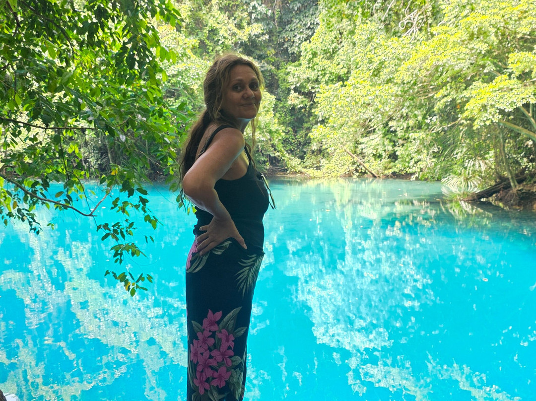 Riri Blue Hole-卢甘维尔必去景点