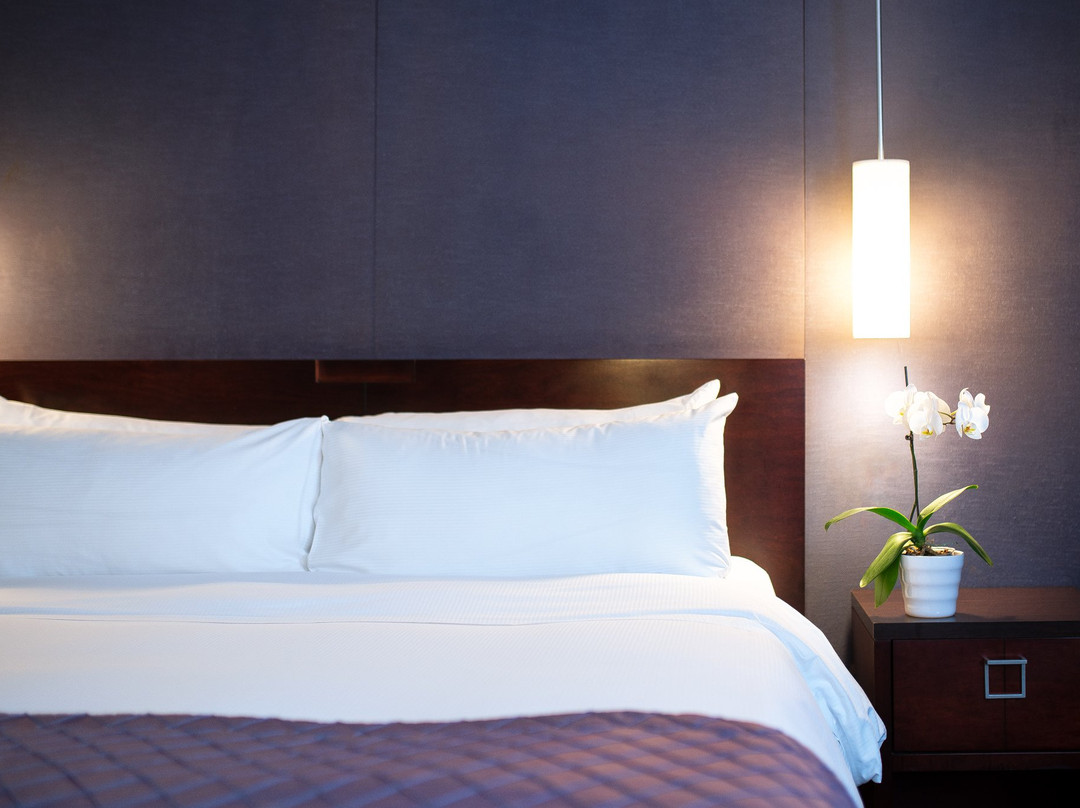 Cote Saint-Luc酒店住宿-Ruby Foo's