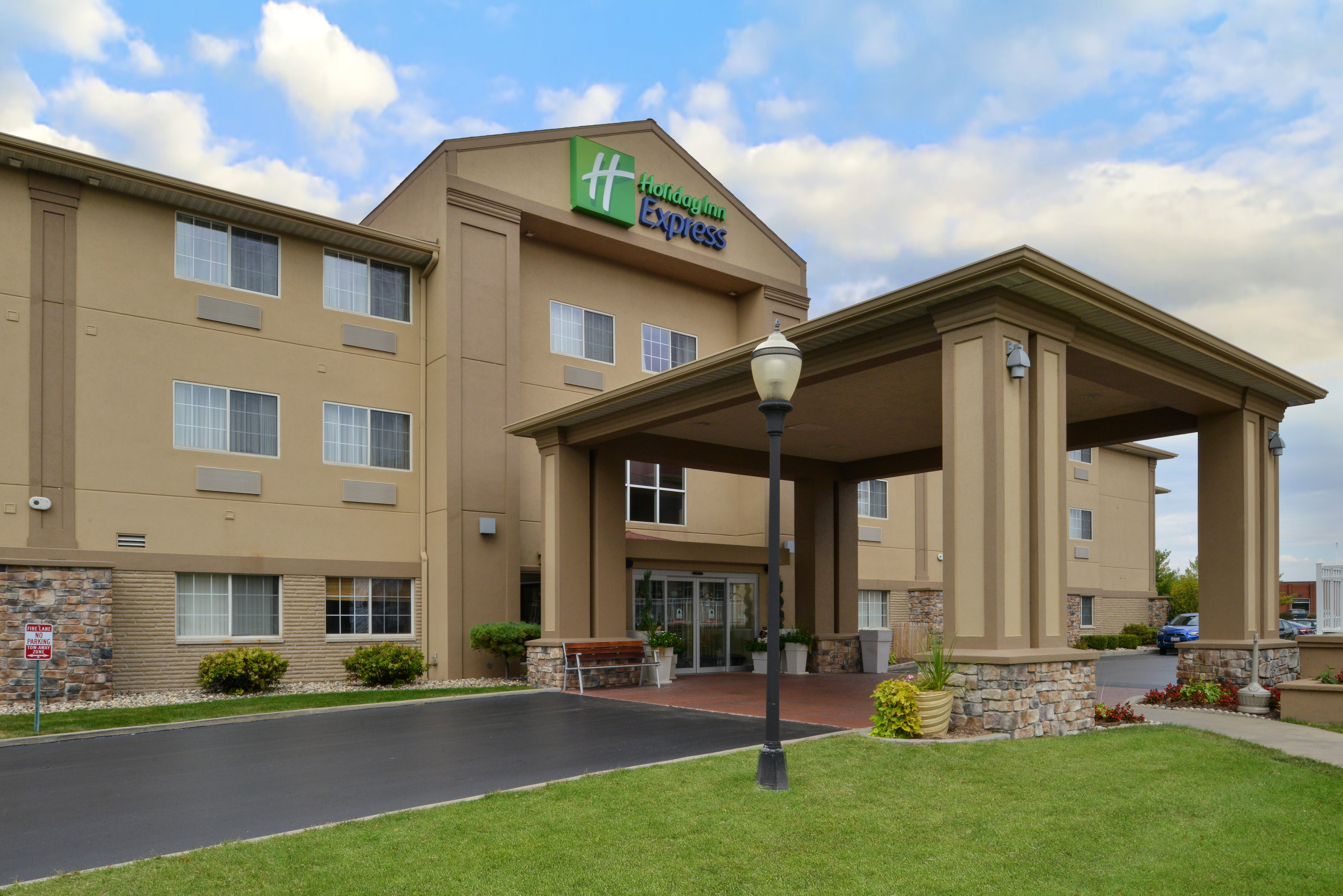 Holiday Inn Express & Suites St. Joseph Lakefront By IHG-官方