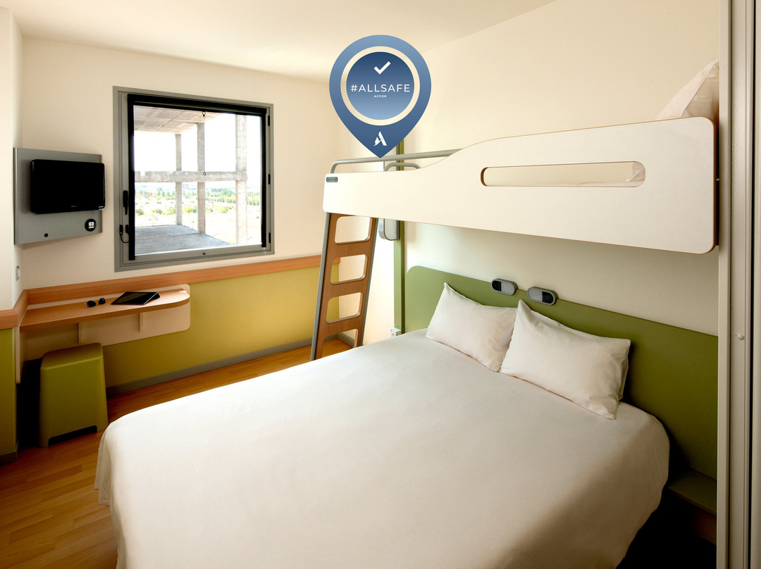 莱里达宜必思快捷酒店主图