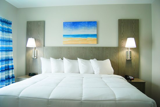 Lighthouse Inn & Suites-官方