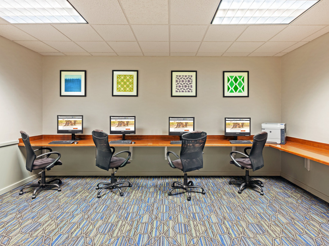 Holiday Inn Express Keith Ware Hall主图