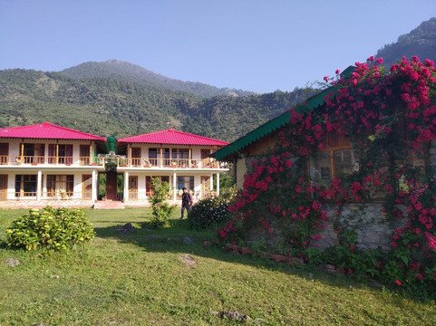 Bhatwari酒店住宿-Dayara Bugyal Sarai