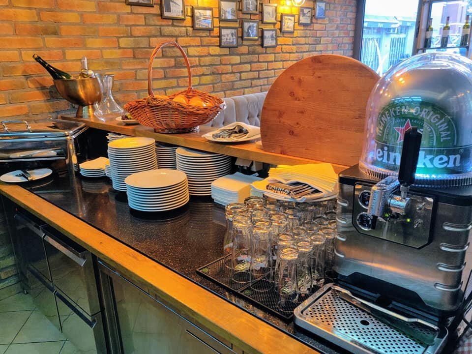 国王酒吧旅馆