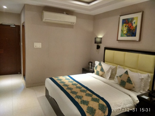 Royal Inn Hotel主图