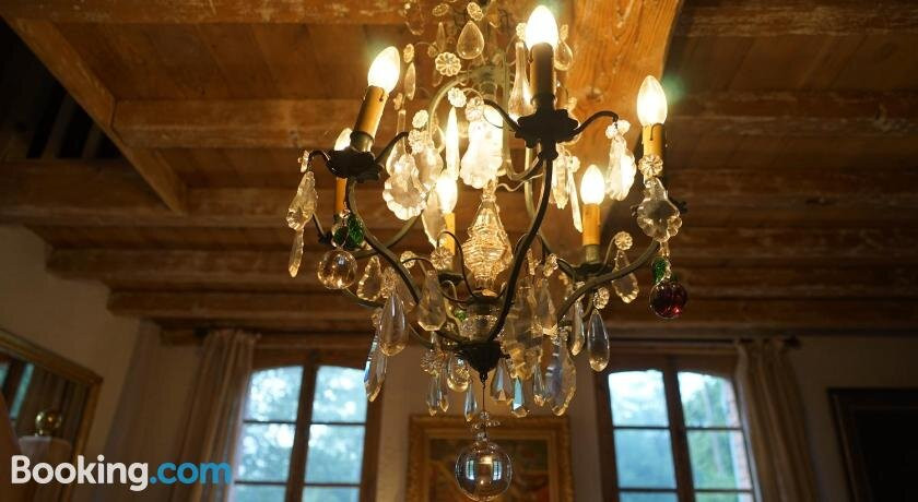 Les Hotes Des Guillemets主图