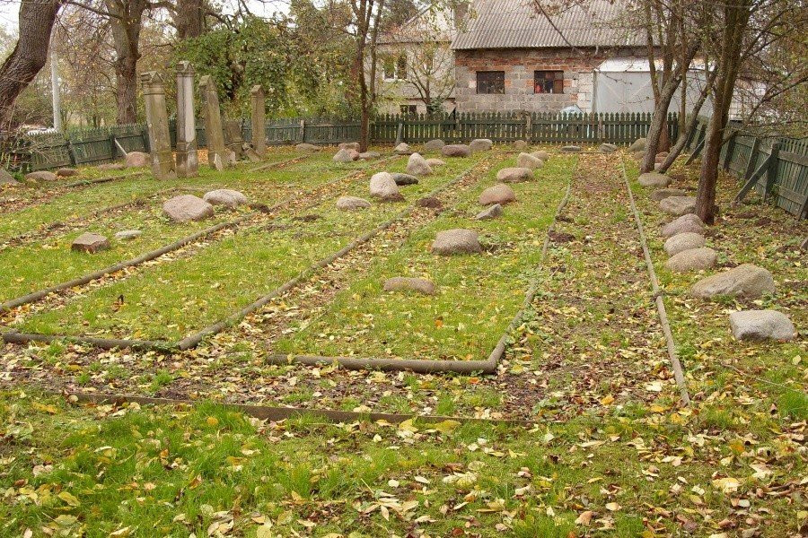 Cemetery of 11 Villages景点图片