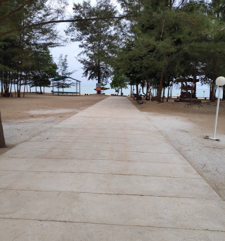 Tikus Emas Beach景点图片