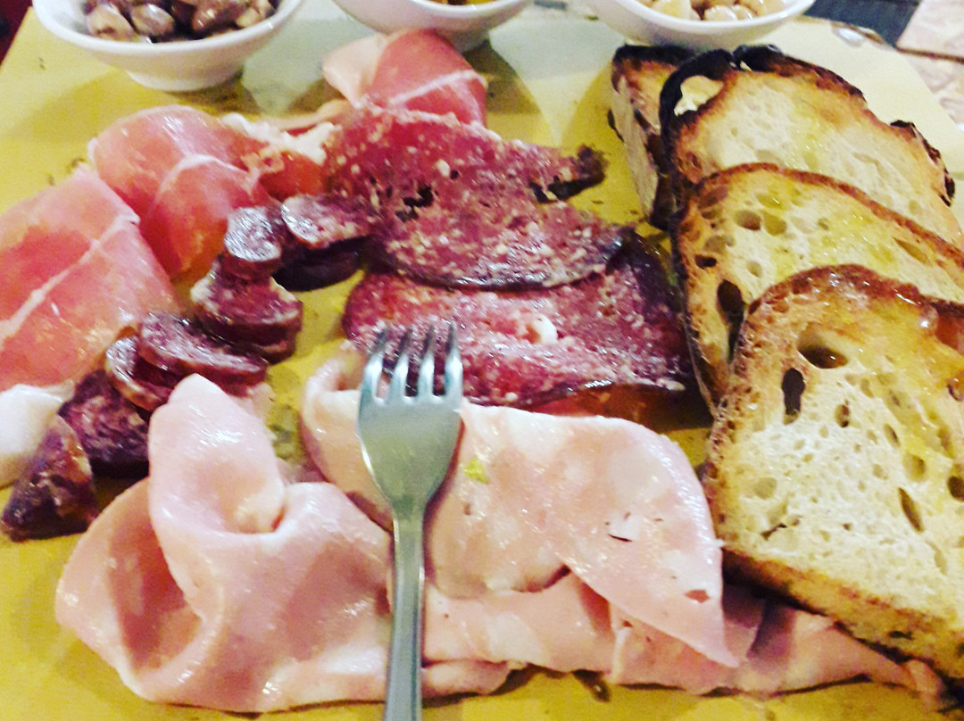 Anagni餐馆和美食-Pizzeria Frantoio del vicolo DiVino