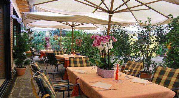 Rivarolo Mantovano餐馆和美食-Albergo Ristorante Croce D'Oro