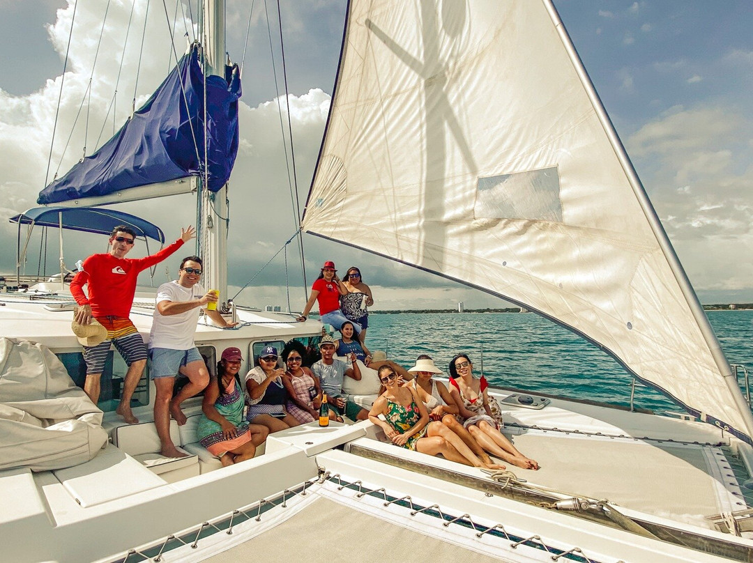 Sailing Outventure Catamaran Tours景点图片