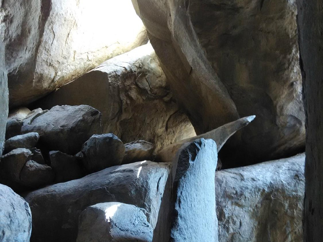 Antharagange Caves景点图片