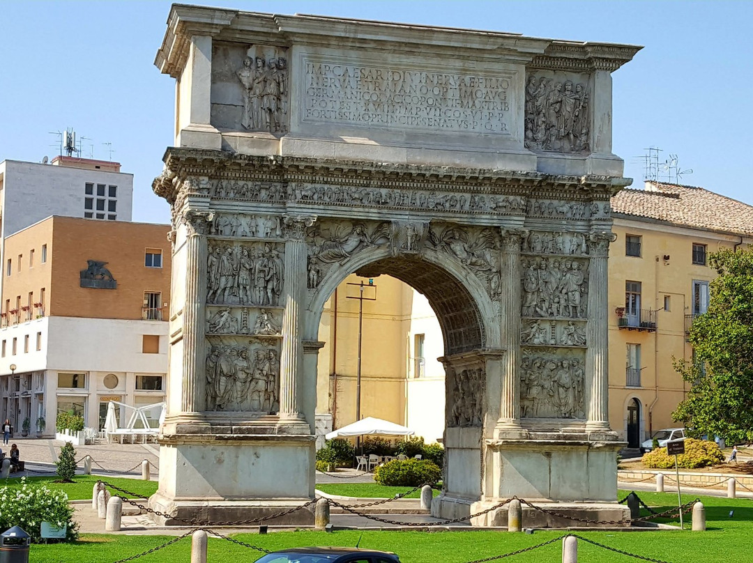 Arco di Traiano (114 d. C.)景点图片