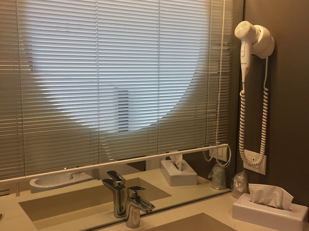 水晶酒店主图