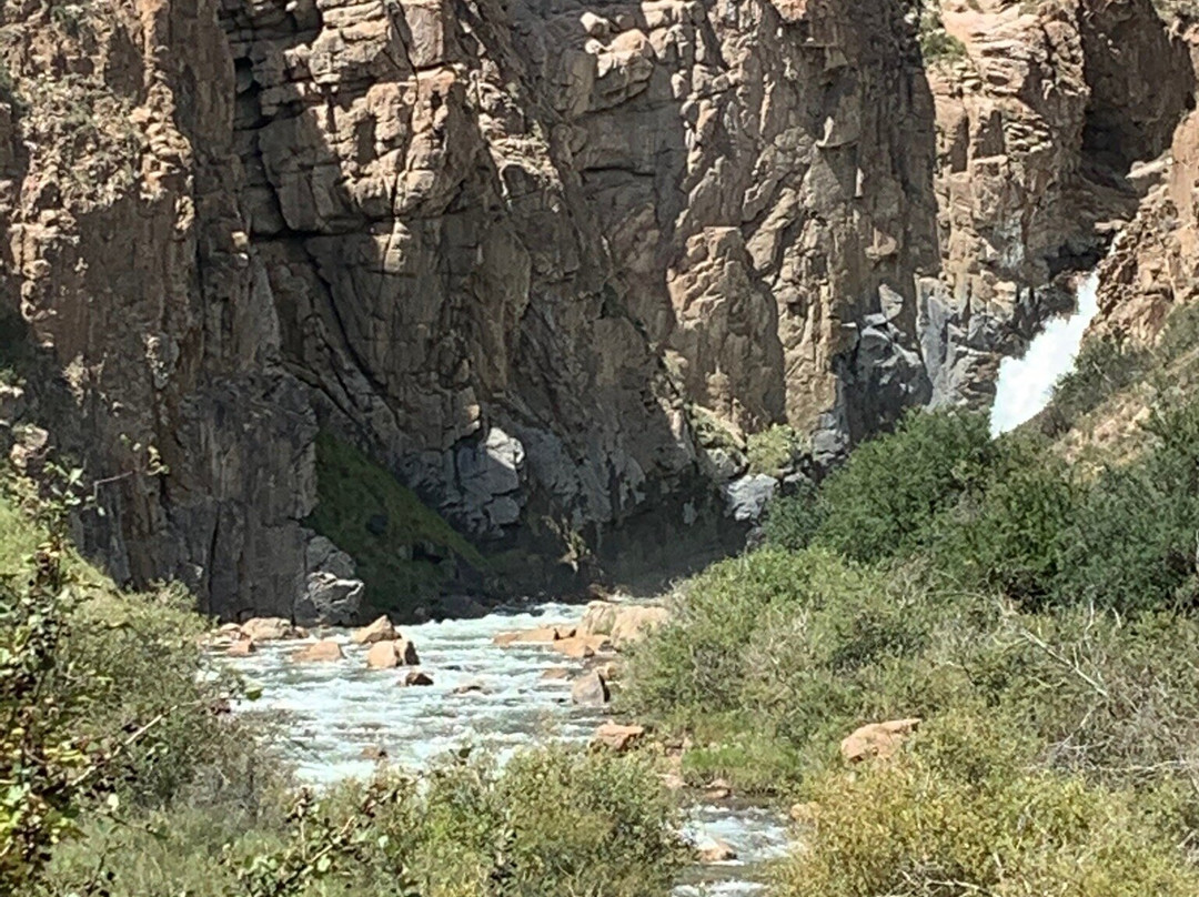 33 Parrots Waterfall-Naryn必去景点