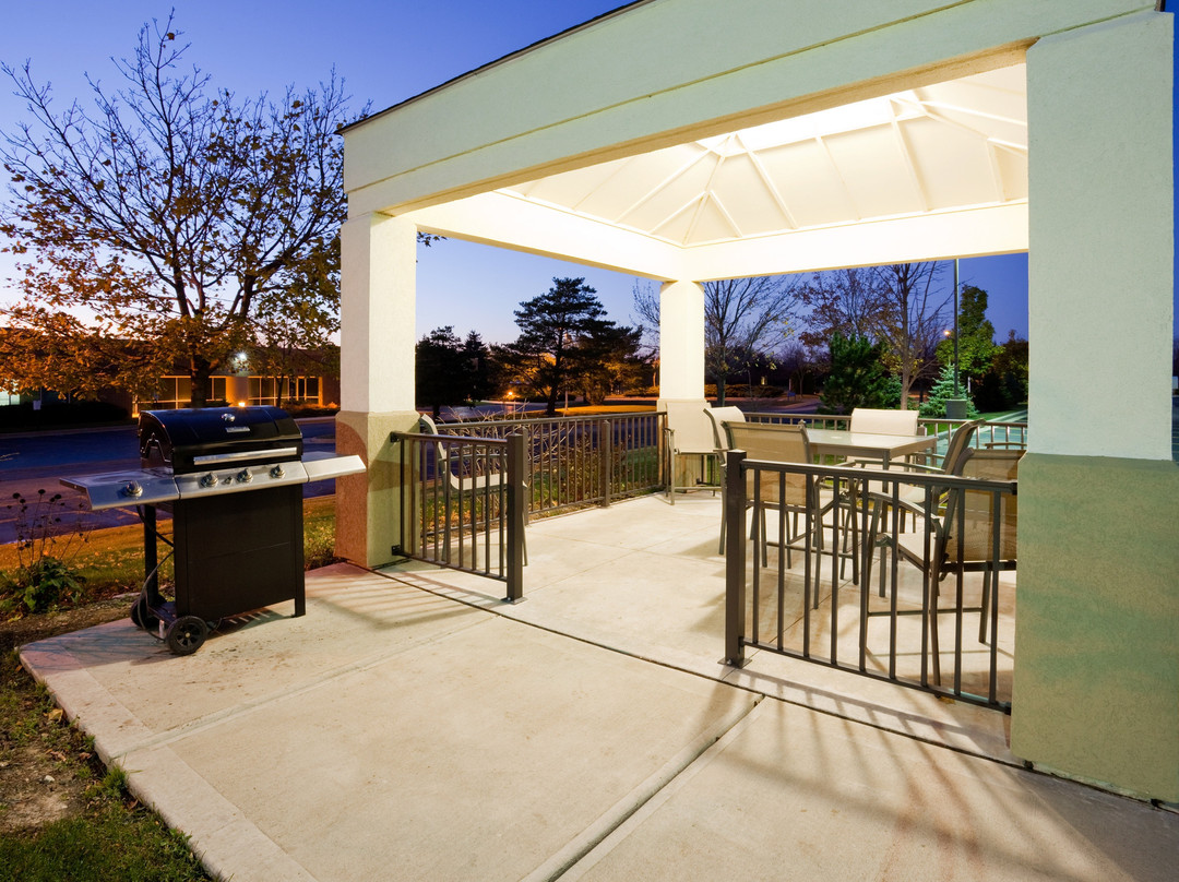 Candlewood Suites Milwaukee Brown Deer by IHG主图