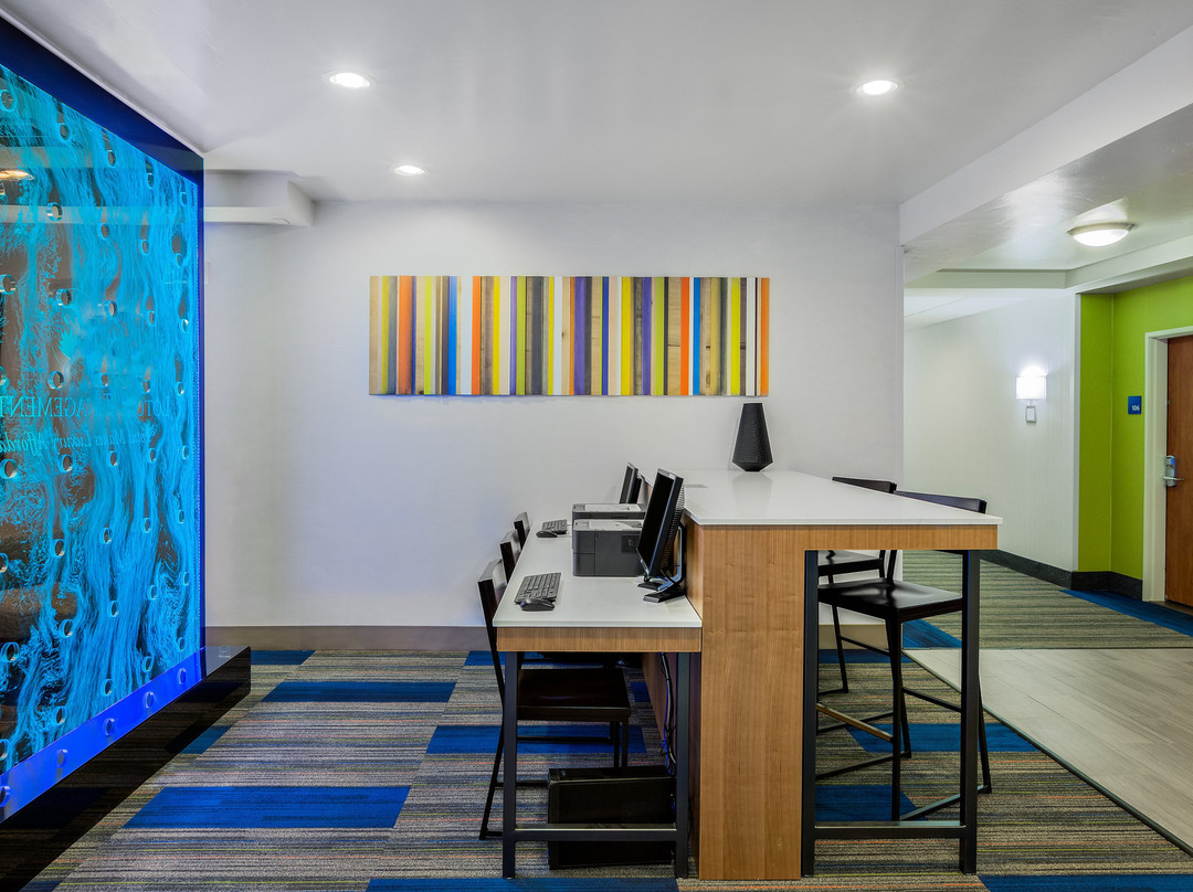 西南奥罗维尔快捷假日&套房酒店主图